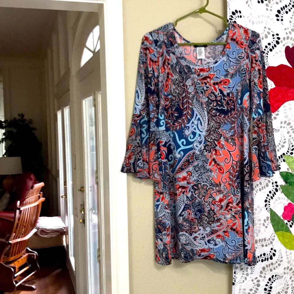 ❣️EUC sexy bell sleeve dress and many Comp…